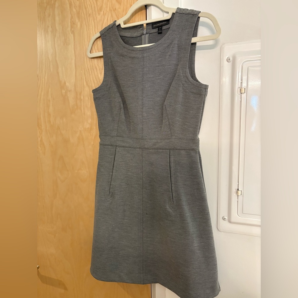 Banana Republic Gray Sleeveless Sheath Dress
